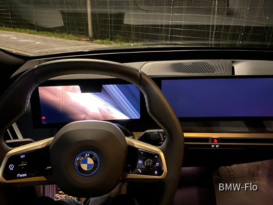 BMW iX Curved Display