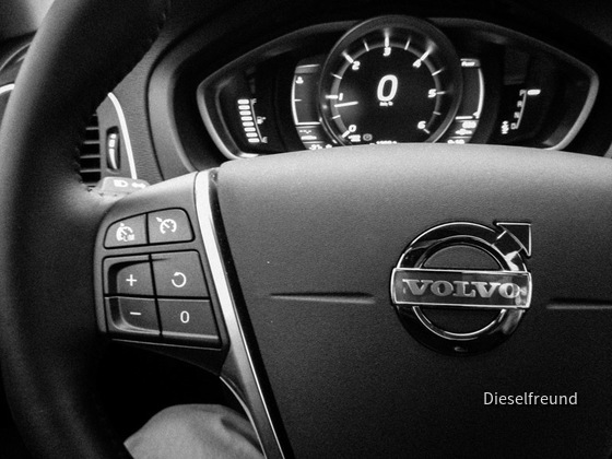 Volvo V40 D3 Aut. | Hertz Frankfurt