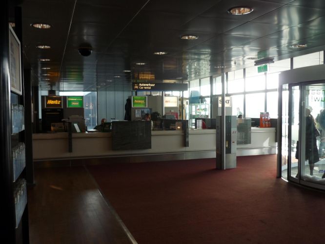 Autovermieter am Flughafen von Rotterdam