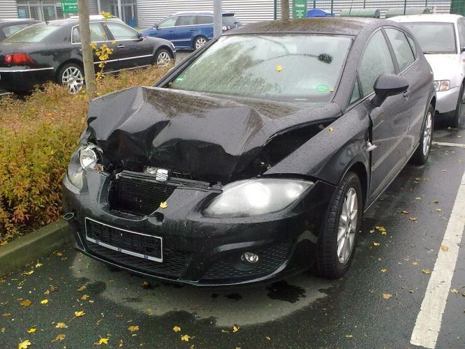 Seat Leon Europcar Frontschaden