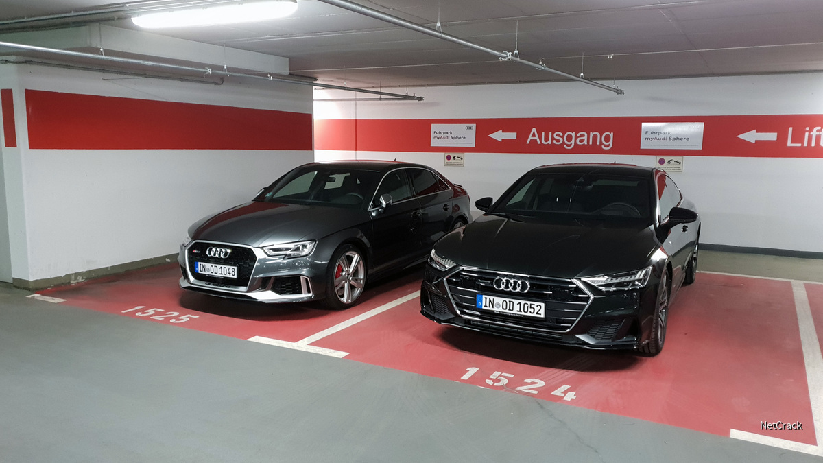 RS3 und A7 auf Audi On Demand Parkplatz