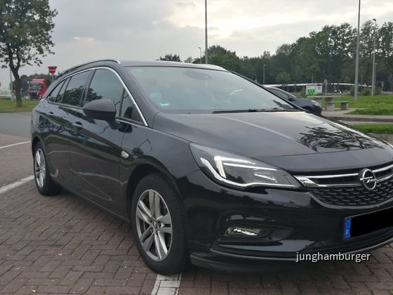 Opel Astra Sports Tourer - Hertz