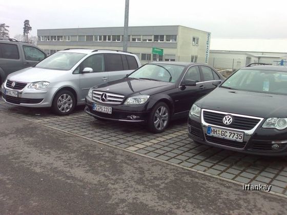 VW Touran, Mercedes C 180 K und VW Passat Variant