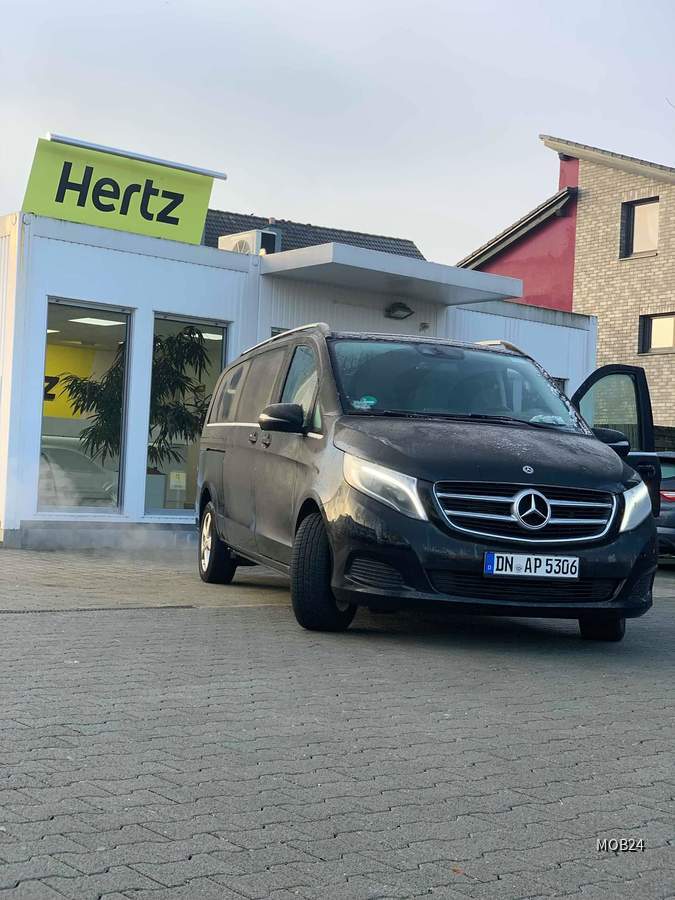 Mercedes Viano 220 cdi bei Hertz in Düsseldorf (Hilden)