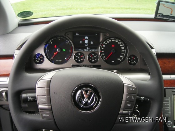 VW Phaeton | Europcar