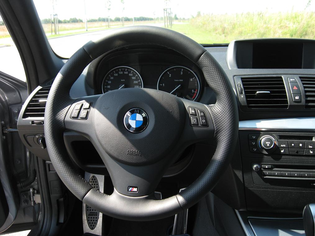 BMW 120dA Sixt LEJ M-Lenkrad
